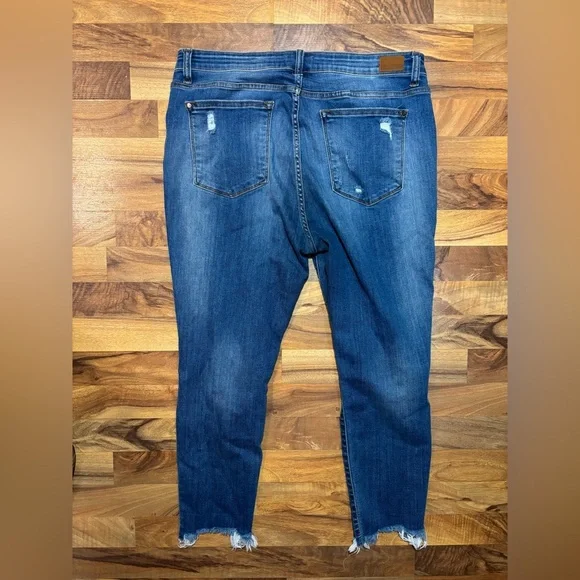 Judy Blue 1XL Straight Fit Distressed Raw Hem Stretch Jeans Plus Size - Picture 2 of 6